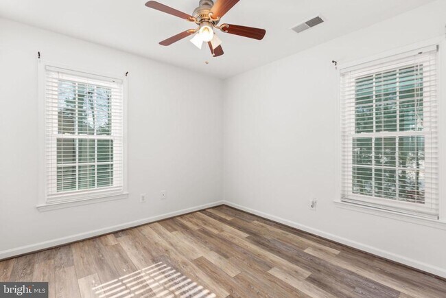 Building Photo - 11806 Camelot Way