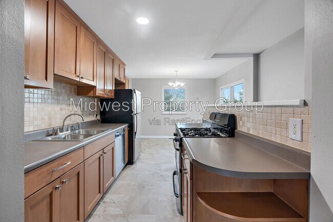 Building Photo - 1128 Saratoga Dr