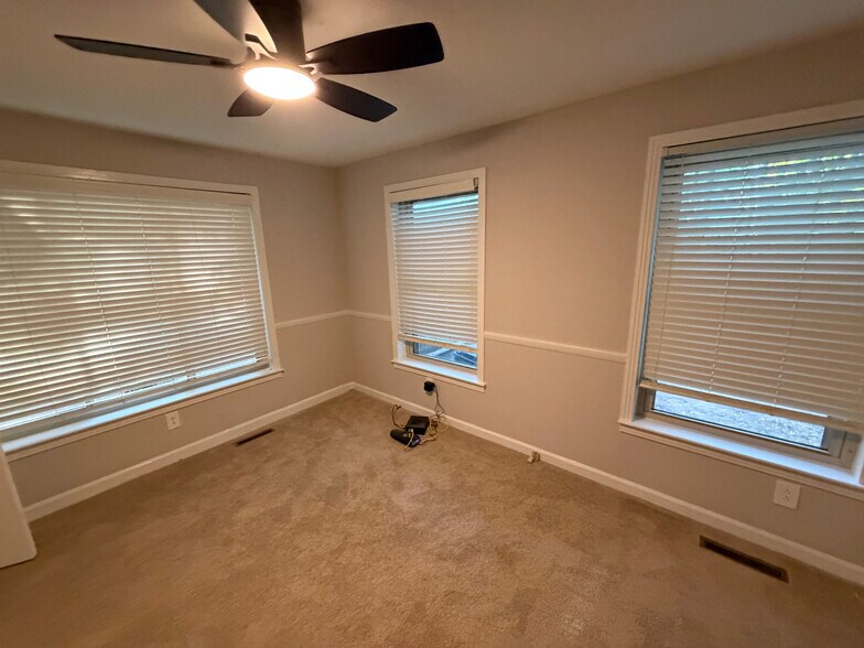 Building Photo - Room in House on Cox Mill Rd