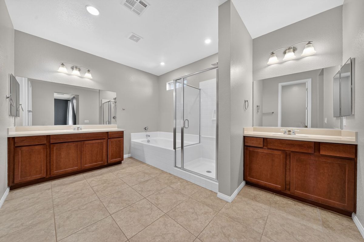 Building Photo - 8909 Wallner St