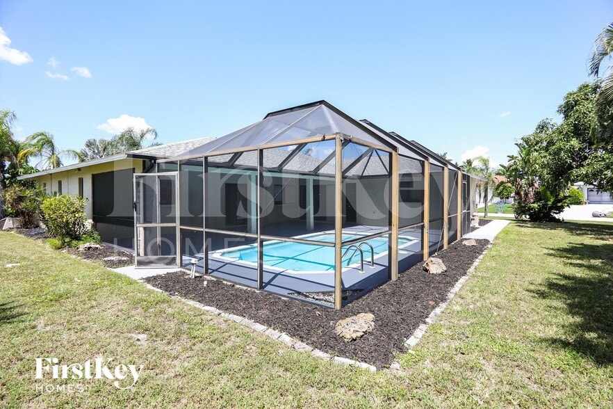 Building Photo - 3511 SE 1st Pl