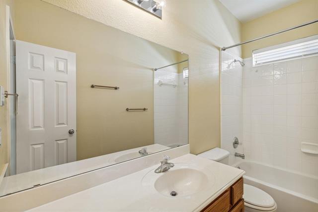 Building Photo - 232 Creekview Dr