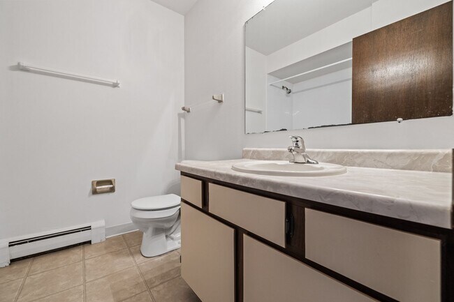 Building Photo - Upper 2 Bedroom 1.5 Bathroom Apartment is ...