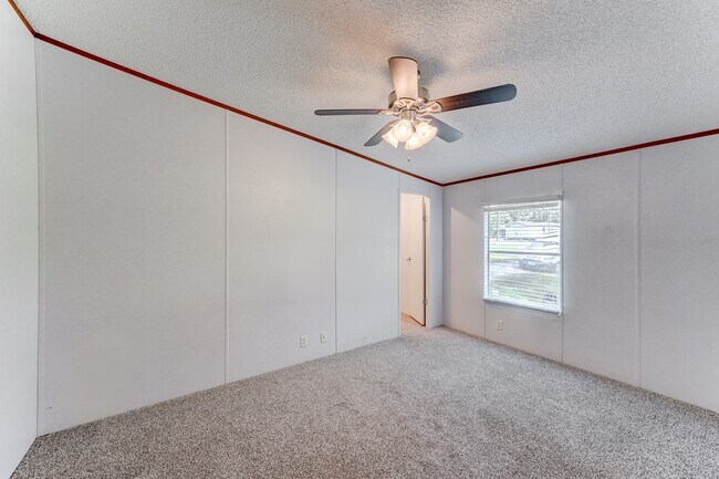 Building Photo - 418 County Rd 643