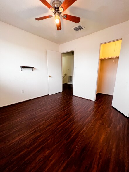 Building Photo - 12933 High Star Dr
