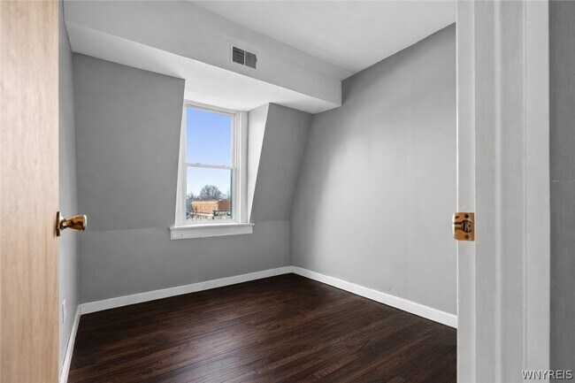 Building Photo - 2111 Seneca St