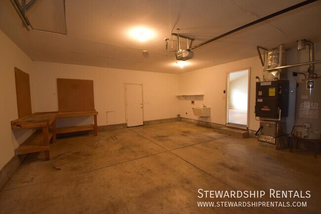 Building Photo - 2822 Shirley St
