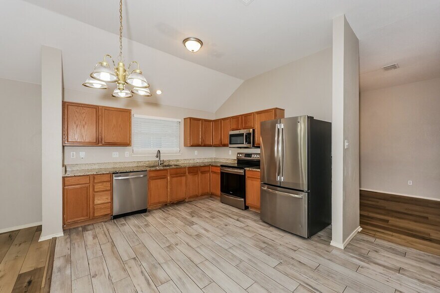 Building Photo - 1082 Magnolia Ln