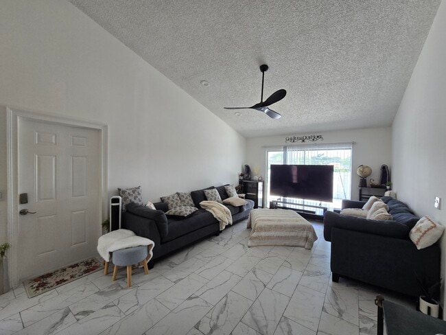 Building Photo - 1530 Royal Forest Ct