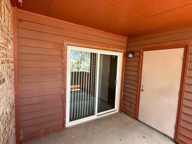 Building Photo - Move-In Special.  ½ off the first full month's rent with a 12 month lease