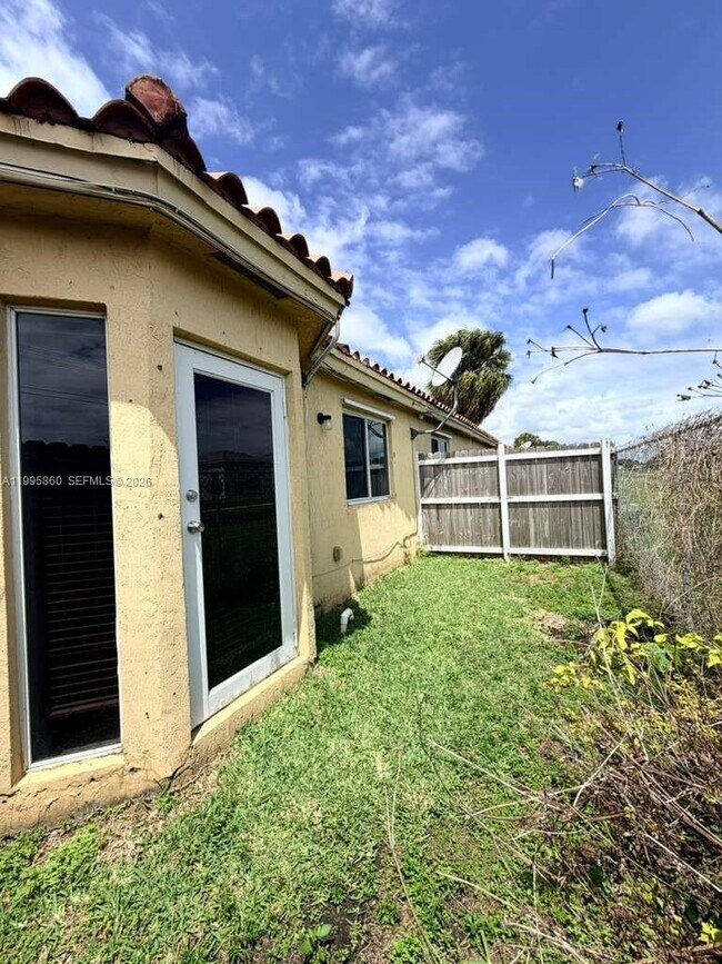 Building Photo - 31 NE 13th Ave