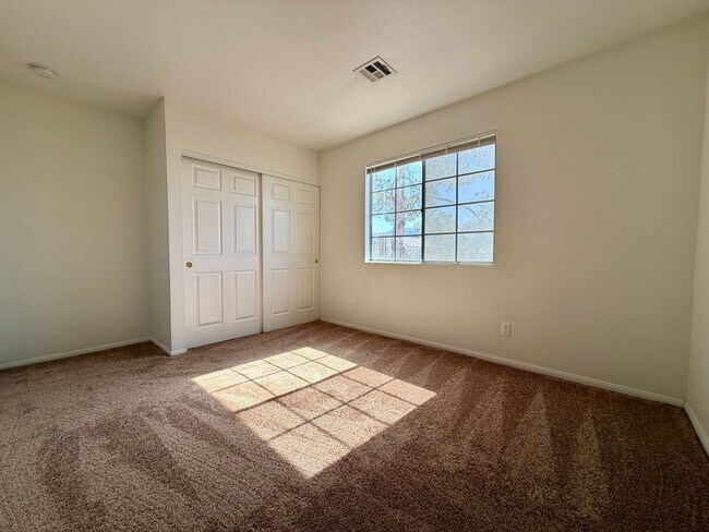 Building Photo - 2704 Aarondavid Dr