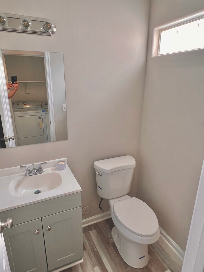 Building Photo - 6223 Cambridge Dr