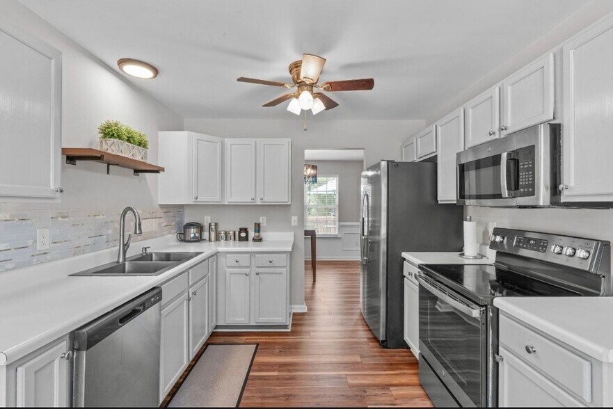 Building Photo - 700 Mossburn Ct