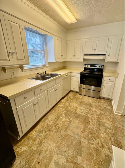 Building Photo - 1808 Lowder Dr