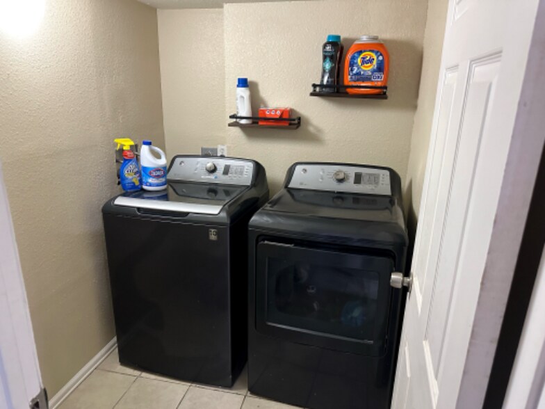 Building Photo - 1418 Fetterman Dr