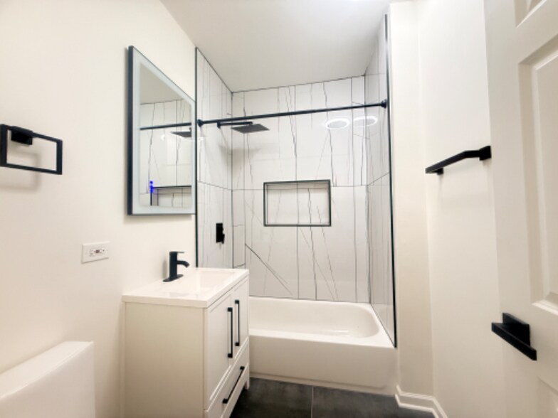 Building Photo - 4734 S St Lawrence Ave