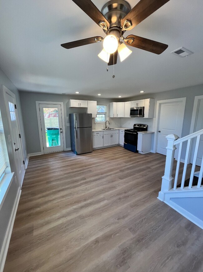 Building Photo - 1817 Newcastle St