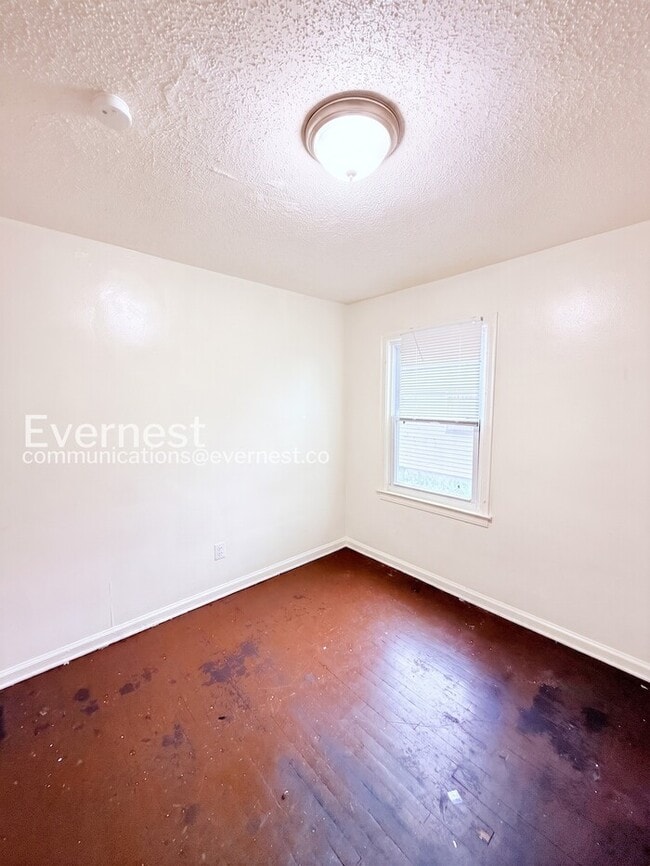 Building Photo - 18659 Shaftsbury Ave