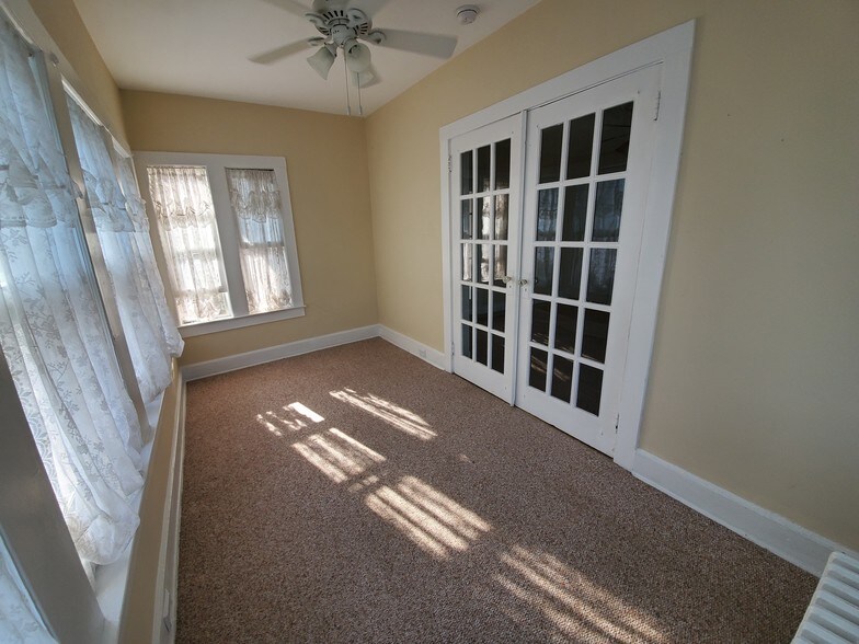 Building Photo - 78 S Carll Ave