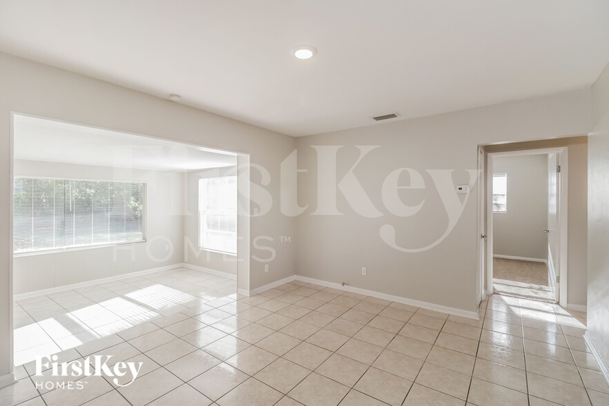 Building Photo - 211 W 108th Ave