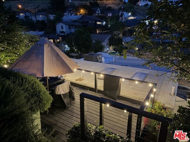 Building Photo - 422 James St