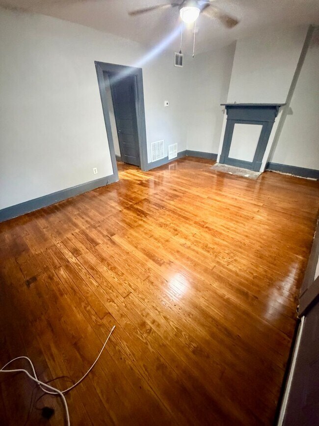 Building Photo - 108 Blue Grass Ave