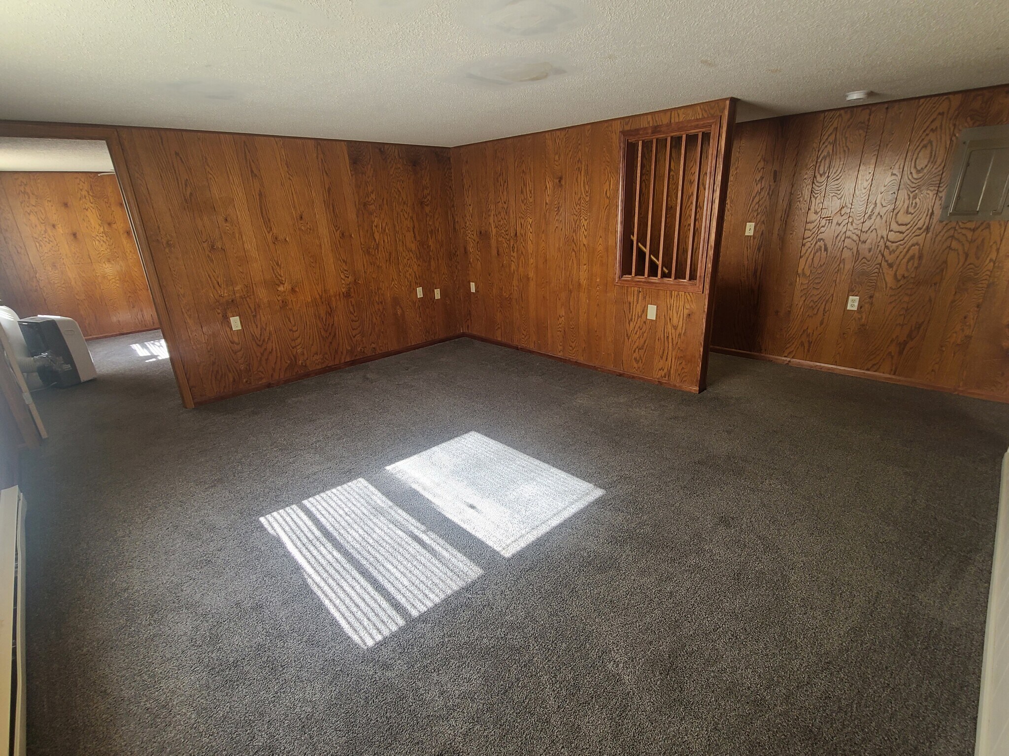 Building Photo - 105 S Elson St
