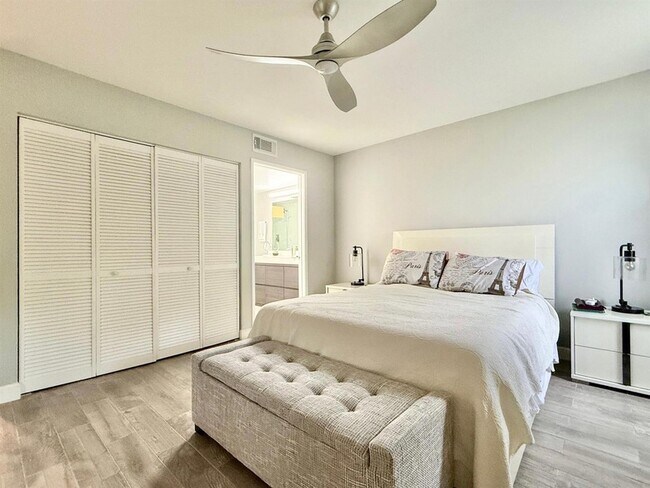 Building Photo - 10615 Ocean Palm Way