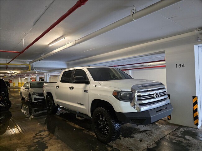 Building Photo - 1000 West Ave