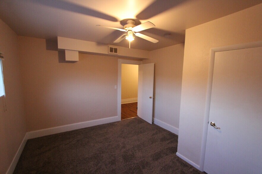 Building Photo - 624 Carothers Ave