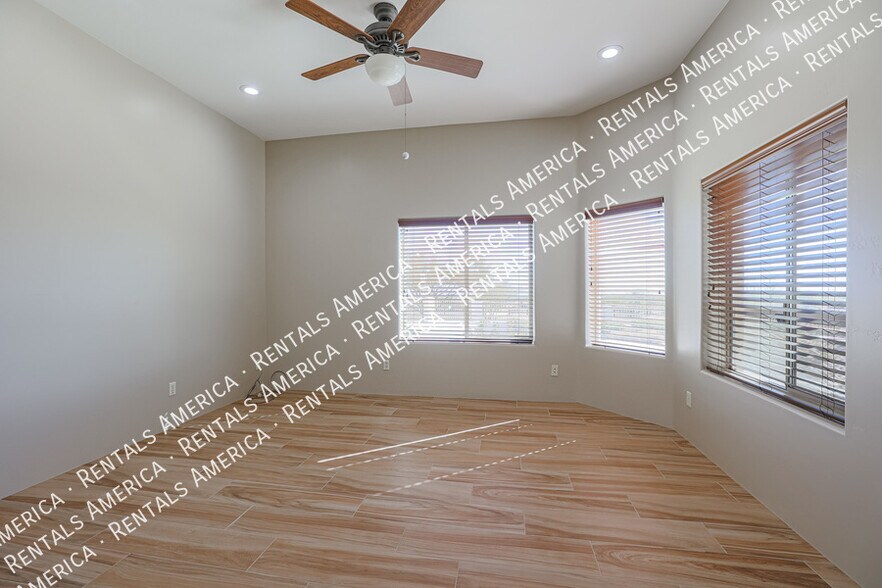 Building Photo - 14731 E Dixileta Dr