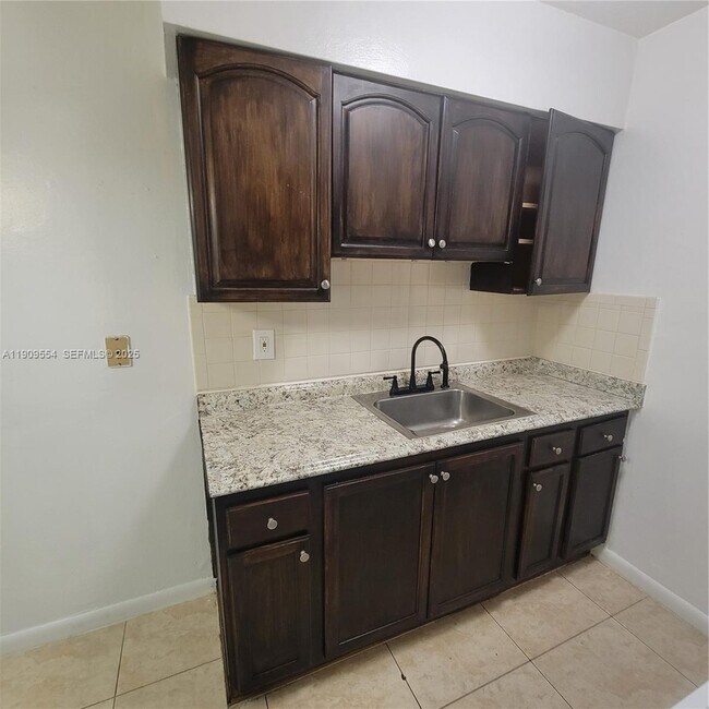 Building Photo - 1708 N 16th Ave