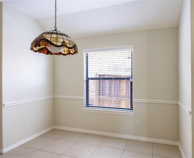 Building Photo - 119 Golfview Ct