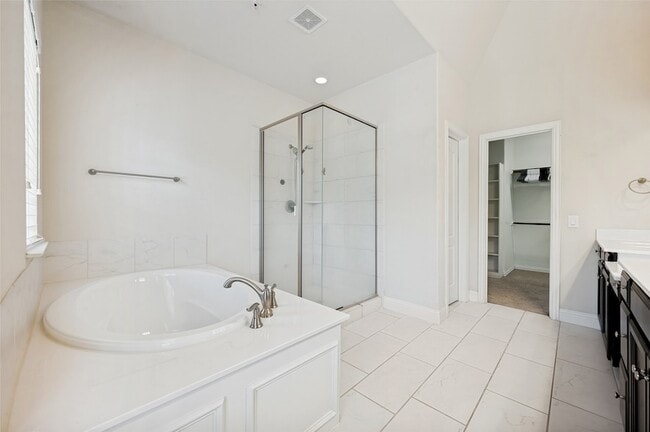 Building Photo - 572 Waterloo Dr