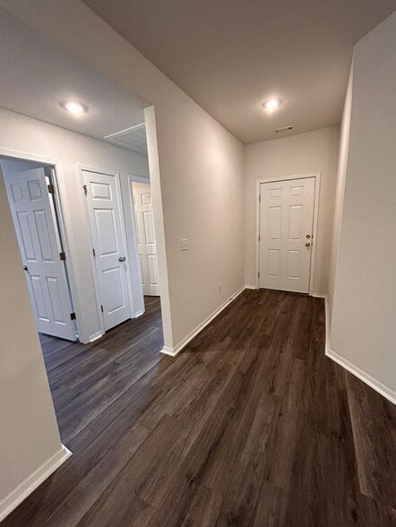 Building Photo - 10638 Cedar Wy