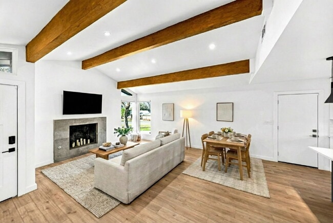 Building Photo - Gorgeous New Remodel with a Bright and Open Floorplan