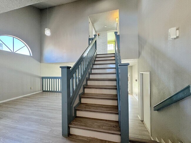 Building Photo - Northeast El Paso 3Bed/2Bath Refrig A/C