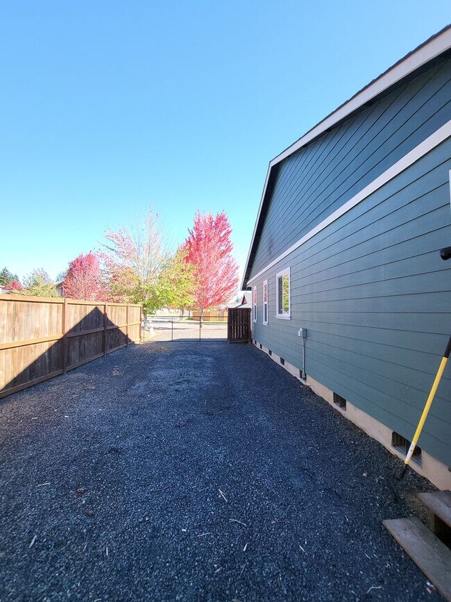 Building Photo - 3 Bedroom 2.5 Bathroom in Napavine