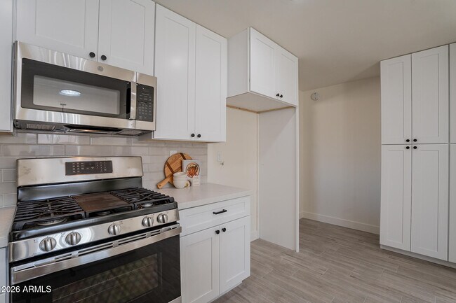 Building Photo - 1800 S Shafer Dr