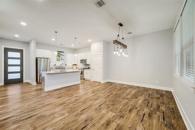 Building Photo - 18529 Staghorn Dr