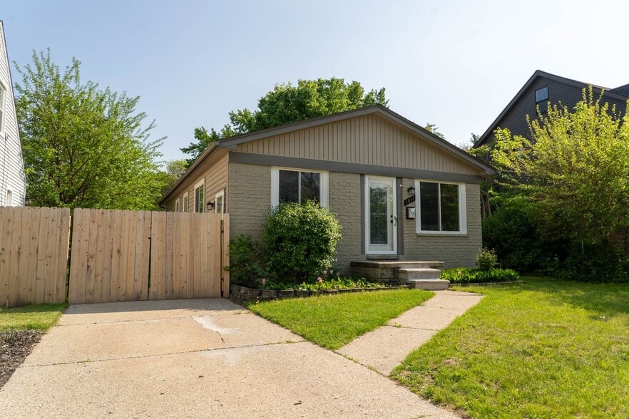 Primary Photo - 1517 Pearson St