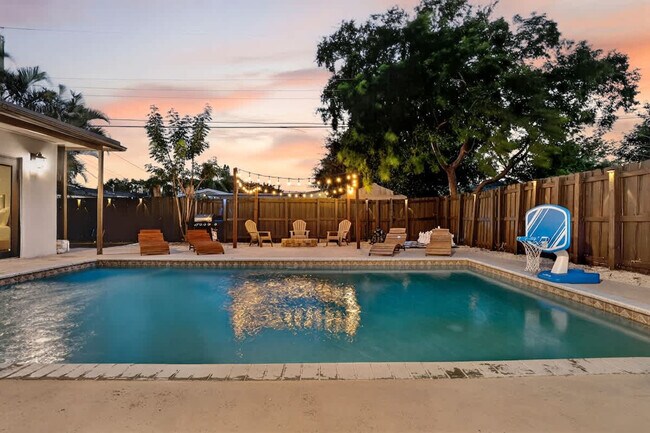 Building Photo - 6450 Perry St