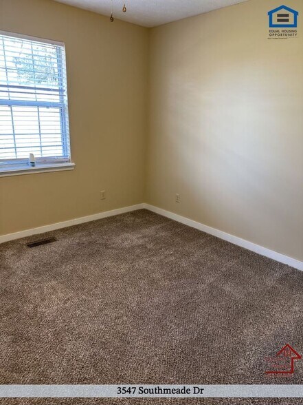 Building Photo - 3547 Southmeade Dr