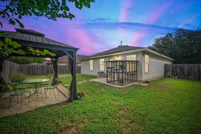 Building Photo - 626 Goldenrod St