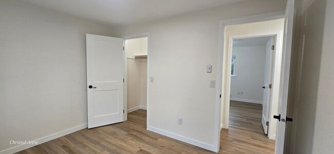 Building Photo - Updated 3 bedroom with a bonus room