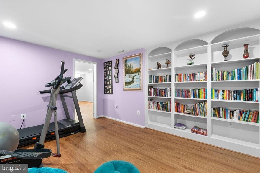 Building Photo - 19 Saddleview Ct