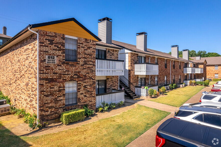 Building Photo - Strawberry Hill Apartments