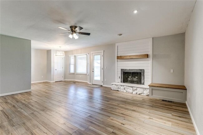 Building Photo - 1022 Garden Grove