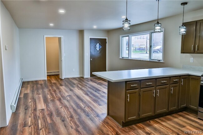 Building Photo - 21 Center St